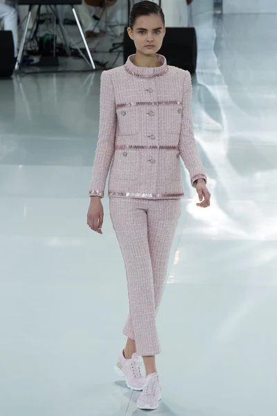Look 27